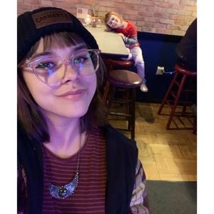 Meet your Posher, Theya